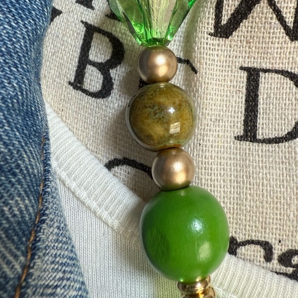 Alquimia Green and Gold Necklace - Picture 4 of 5